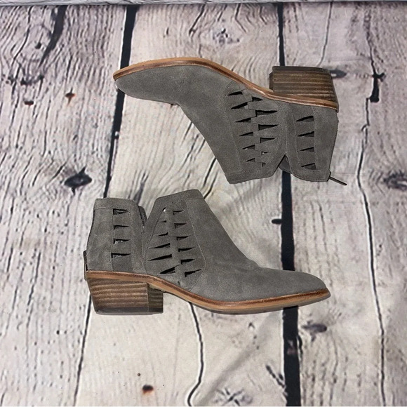 Vince camuto booties size 7 - Picture 1 of 4